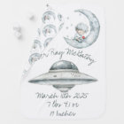 Petit garçon mignon sur la lune et un Ofo