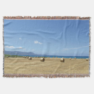 Couverture Rouleaux dorés de foin et de mer Bleue profonde De