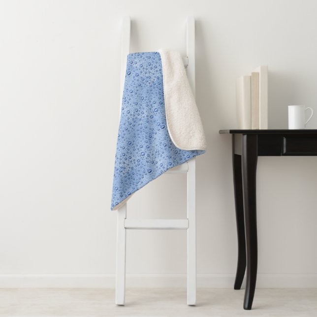 Couverture Sherpa Bleu gouttelettes d'eau (En situation)