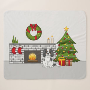 Couverture Sherpa Chien Cavalier Tricolore dans une salle de Noël fe