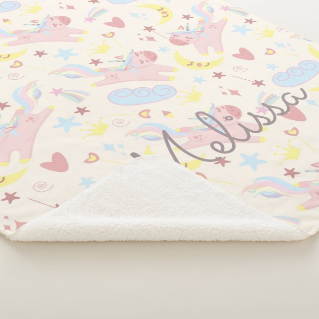 Couverture Sherpa ciel heureux licorne étoiles pastel monogramme (3/4)