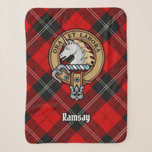 Couverture Sherpa Clan Ramsay Crest sur Red Tartan