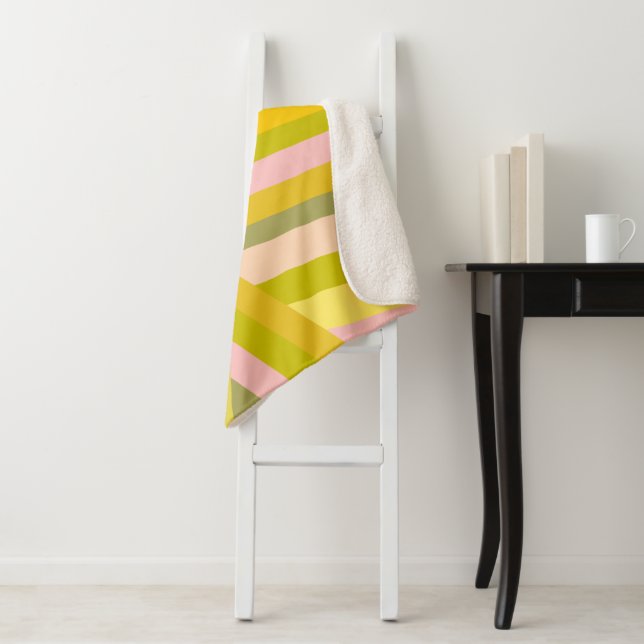 Couverture Sherpa Décor Dopamine rétro Prapet vert rose rayé (En situation)