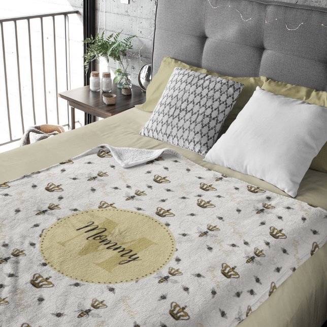 Couverture Sherpa Élégant Monogramme & Nom Gold Crown & Queen Bee (Elegant Queen Bee & Gold Crown, Buzzing Honeybees & "Queen Bee" Typography, Hand-Drawn in Black Ink.)