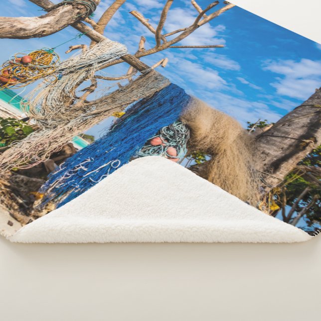 Couverture Sherpa Filets de pêche séchant sur la plage (3/4)