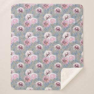 Couverture Sherpa Fleurs blanches et roses sur fond gris.