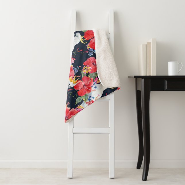 Couverture Sherpa Fleurs florales Fleurs de feuillage Hibiscus rouge (En situation)