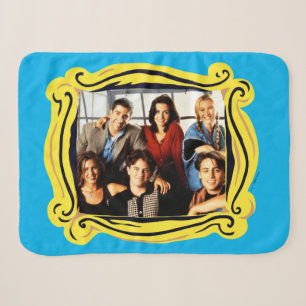 Couverture Sherpa FRIENDS™ Cast assis dans l'appartement de Monica