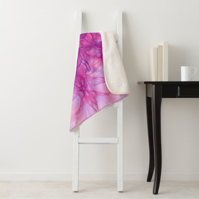 Couverture Sherpa FUMÉE ROSE - Art fractal moderne et abstrait - (En situation)