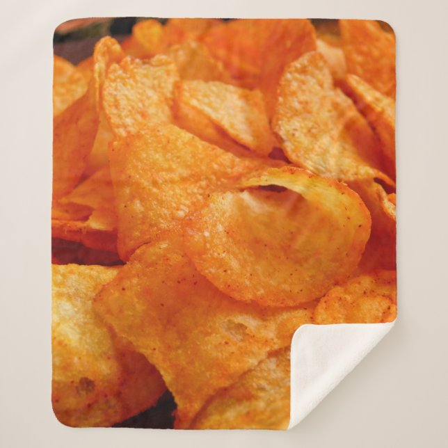 Couverture Sherpa Gros plan de chips juteux, croustillants sur plaqu (Devant)