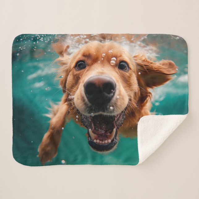 Couverture Sherpa Joyeux Golden Retriever nager sous l'eau (Devant (Horizontal))