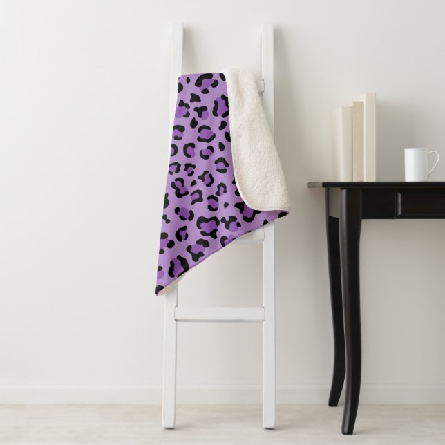 Couverture Sherpa Leopard Print, Léopard Spots, Purple Leopard (En situation)