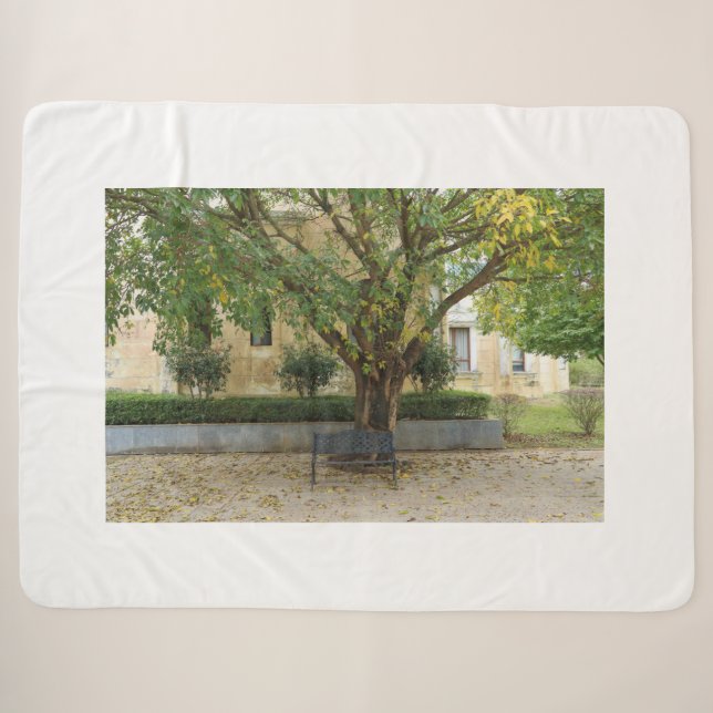 Couverture Sherpa Li Garden Series: Echoes Beneath the Tree (Devant (Horizontal))
