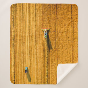 Couverture Sherpa Machine de moissonneuse travaillant sur le terrain