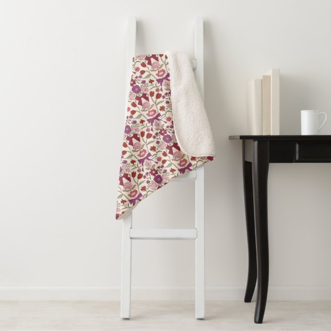 Couverture Sherpa Magenta Bows et fleurs Rustique (En situation)