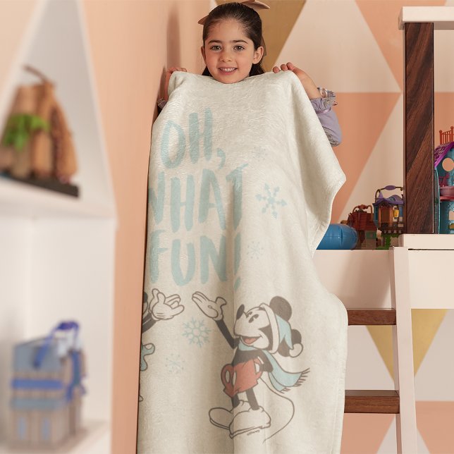 Couverture Sherpa Mickey & Minnie | Oh Quel Amusement ! (Kid holding up blanket)