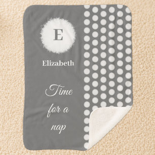 Couverture Sherpa Monogramme gris et blanc il est temps de faire une
