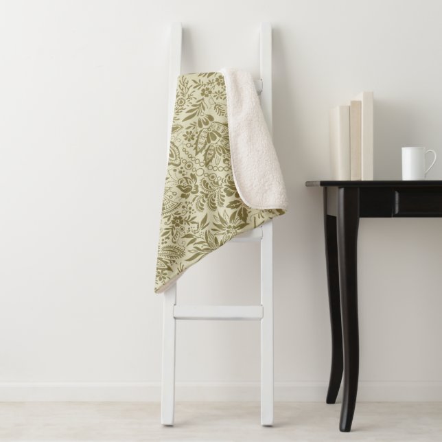 Couverture Sherpa Motif Floral Vert Sage Antique Damas (En situation)