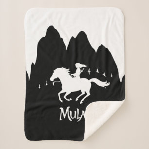 Couverture Sherpa Mulan Riding Vent noir Monts passés Silhouette