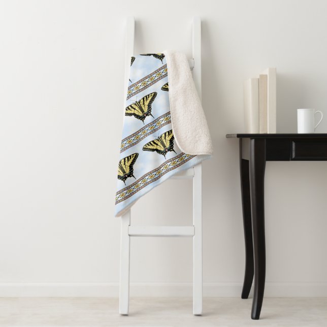 Couverture Sherpa Papillon à queue jaune petit (En situation)