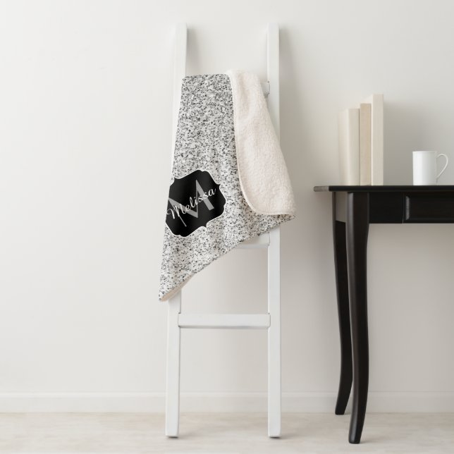 Couverture Sherpa Parties scintillant gris argent scintille Monogram (En situation)