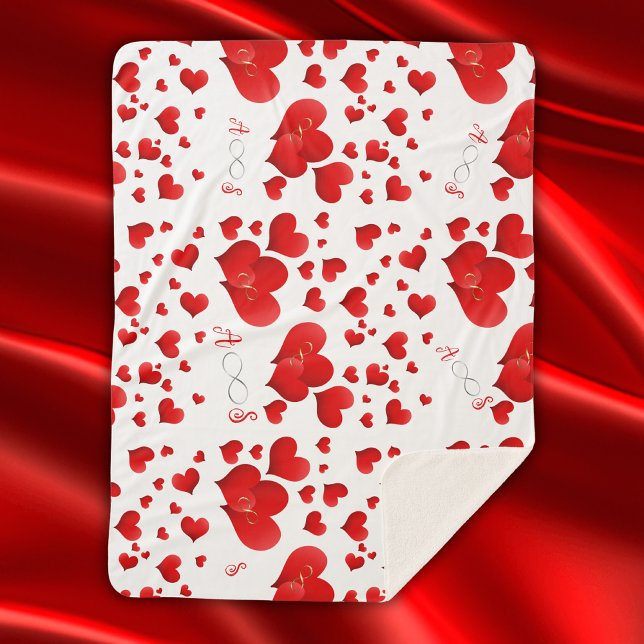 Couverture Sherpa Red Hearts Infinity Initiales Monogramme sur blanc (Créateur téléchargé)