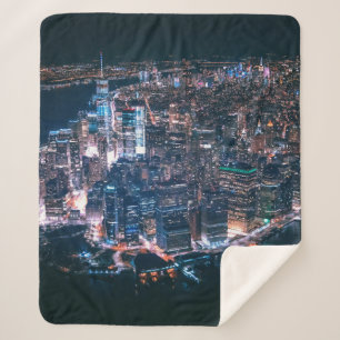 COUVERTURE SHERPA VUE AÉRIENNE DES BÂTIMENTS DE LA VILLE PENDANT LA