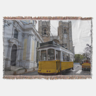 Couverture Tramway jaune sur la cathédrale de Lisbonne au Por