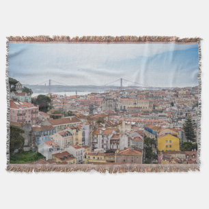 Couverture Vue sur la vieille ville de Lisbonne et le pont du