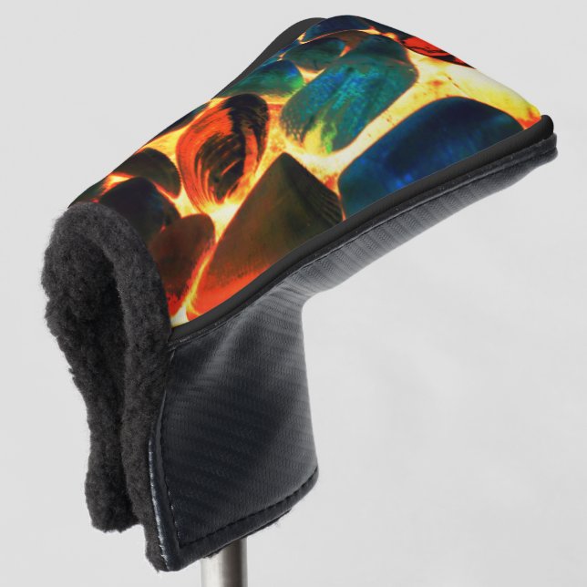 Couvre-club De Golf Sea oyster shell on red-hot volcanic lava or ember (Devant 3/4)