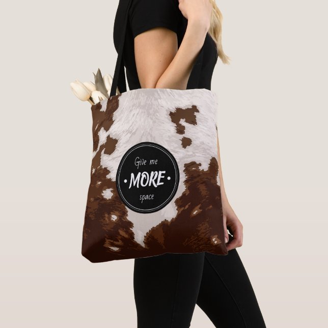 COWHIDE TOTE BAG (Close Up)