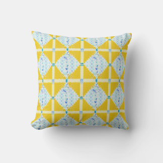 Cozy and sensual knit printed cushion (yellow)