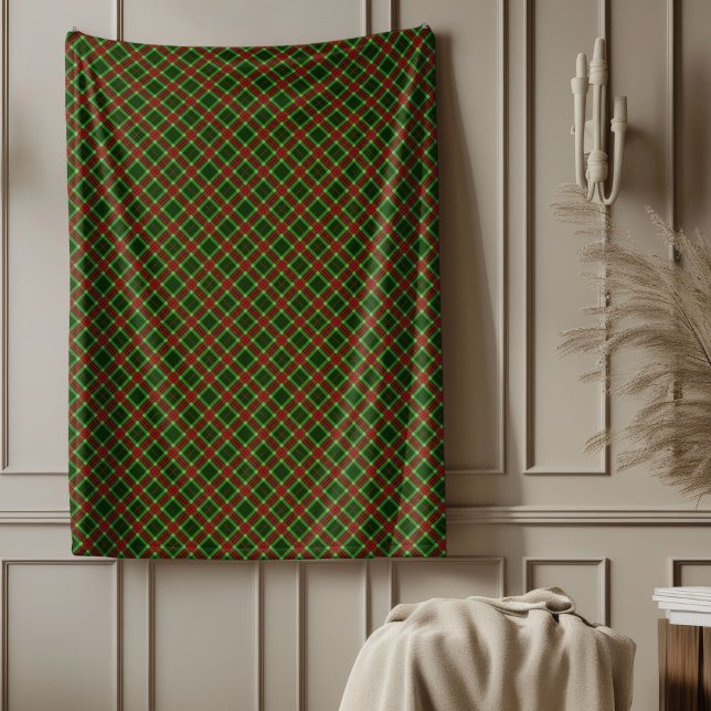 Cozy Holiday Tartan Blanket for Family Moments (Cozy Holiday Tartan Blanket for Family Moments)