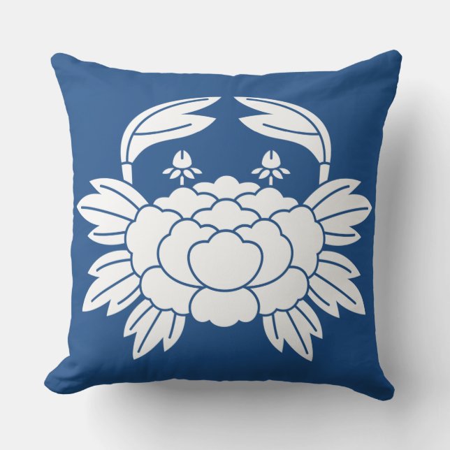 Crab-shaped peony throw pillow (Front)