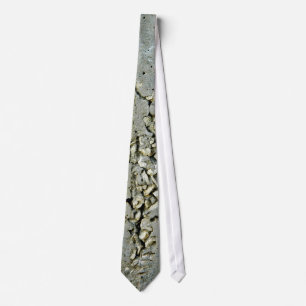 Cracked concrete wall with small stones tie