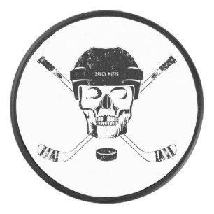 Crâne et bâtons de hockey