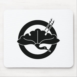 Crane-shaped ginkgo leaf on a circle mouse pad