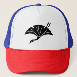 Crane-shaped ginkgo leaf trucker hat