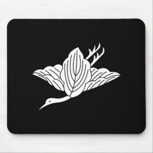 Crane-shaped oak leaves mouse pad