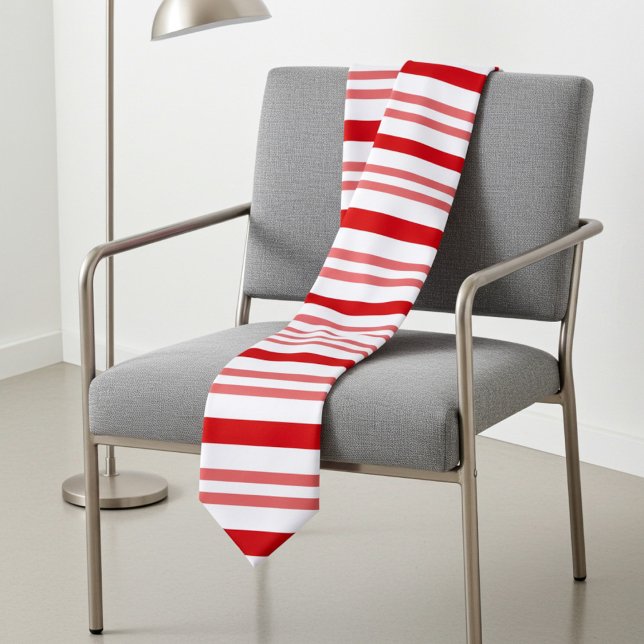 Cravate Bandes de Sucre de canne rouge et blanc (Red holiday candy cane striped necktie)