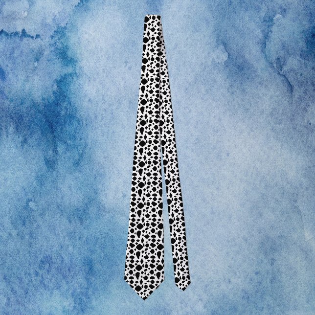 Cravate Black and White Cow Print Animal Pattern (A tie with a black and white cow pattern)