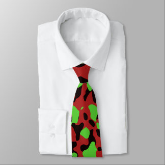 Cravate Camouflage vert, rouge et noir Motif Abstrait