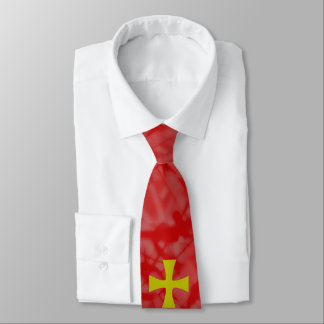 Cravate Croix byzantine en or faux sur fond rouge