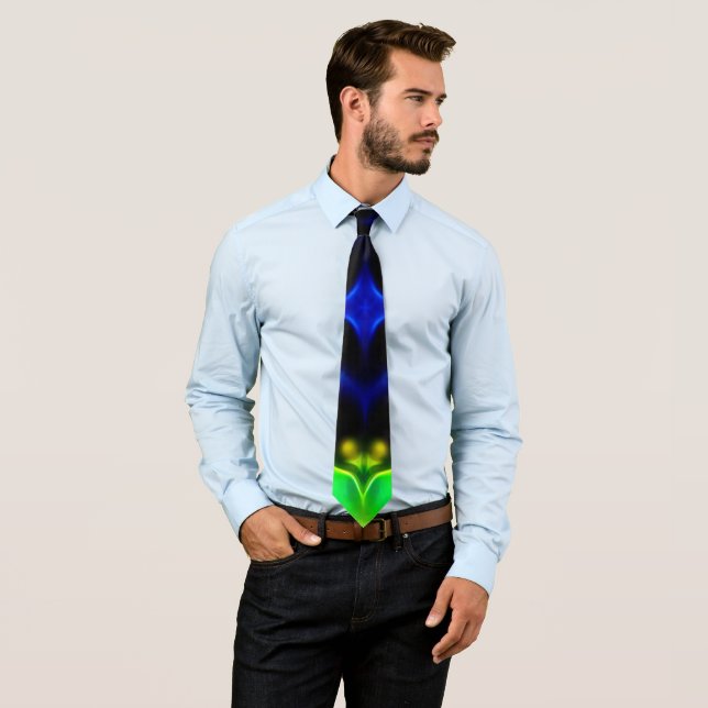 Cravate de conception fractale bleu et vert brilla (En situation)