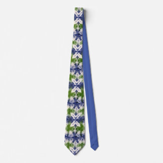 Cravate de teinture verte et bleue