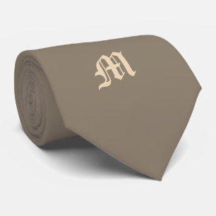 Cravate décorée d'un monogramme belle