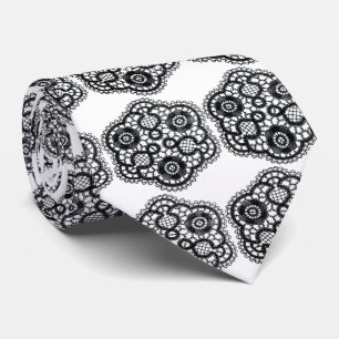 Cravate Dentelle noire sur Mariage blanc