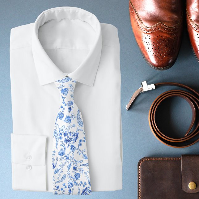 Cravate Élégant Moderne Bleu Blanc Floral Paisley  (Créateur téléchargé)
