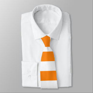 Cravate en bande orange et blanche