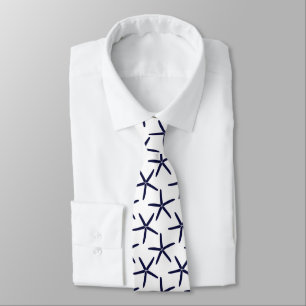 Cravate Estarfish bleu marine sur un arrière - plan blanc
